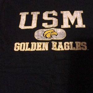 USM medium shirt